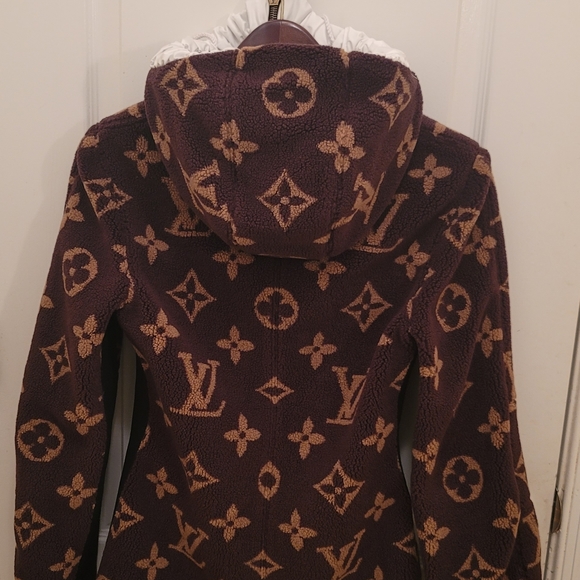 SOLD Louis Vuitton Monogram Fleece Jacket 38. Fabulous!!! - Picture 4 of 15